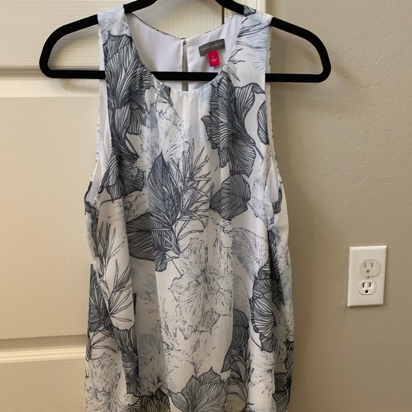 Vince Camuto Tops - Vince Camuto Island Floral Sleeveless Chiffon top